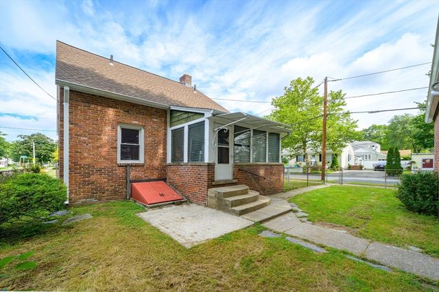 51 David St, Springfield, MA 01104