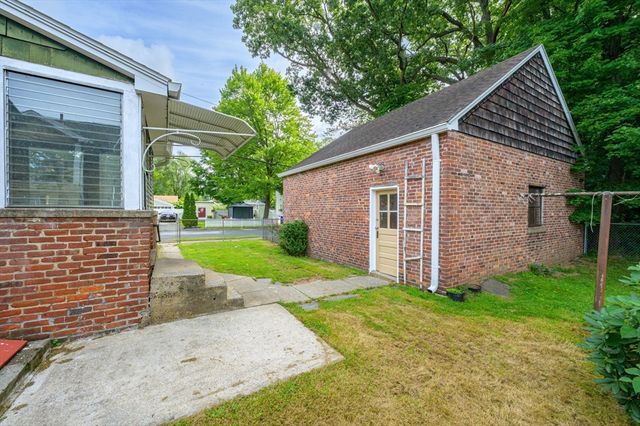 51 David St, Springfield, MA 01104