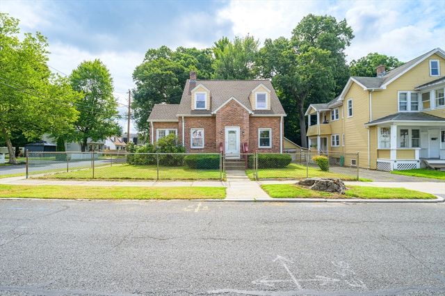 51 David St, Springfield, MA 01104