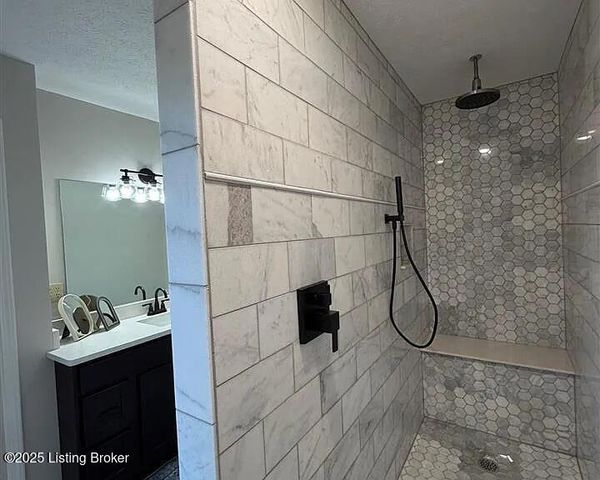 2656 E Doe Valley Pkwy, Brandenburg, KY 40108