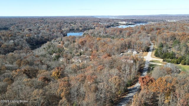 2656 E Doe Valley Pkwy, Brandenburg, KY 40108