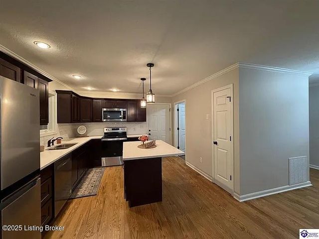 2656 E Doe Valley Pkwy, Brandenburg, KY 40108