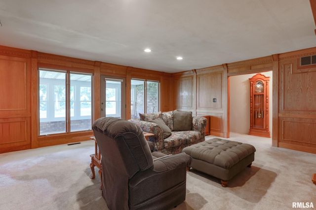 2816 SHERIDAN Road, Pekin, IL 61554