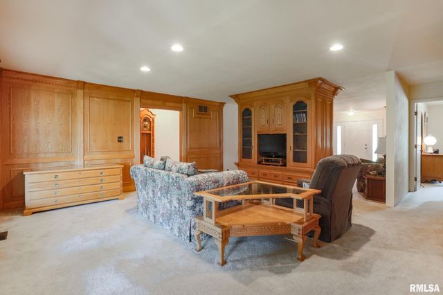 2816 SHERIDAN Road, Pekin, IL 61554