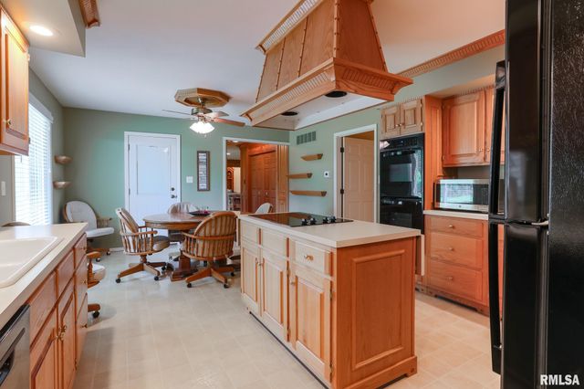 2816 SHERIDAN Road, Pekin, IL 61554