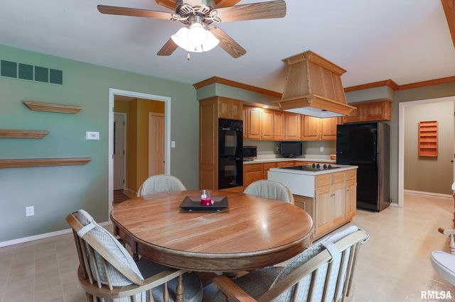 2816 SHERIDAN Road, Pekin, IL 61554