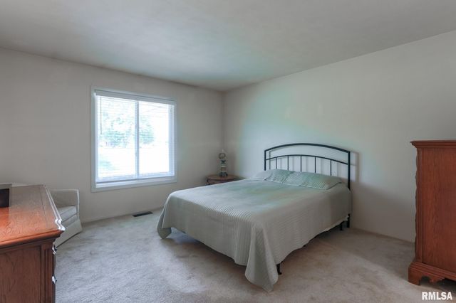 2816 SHERIDAN Road, Pekin, IL 61554