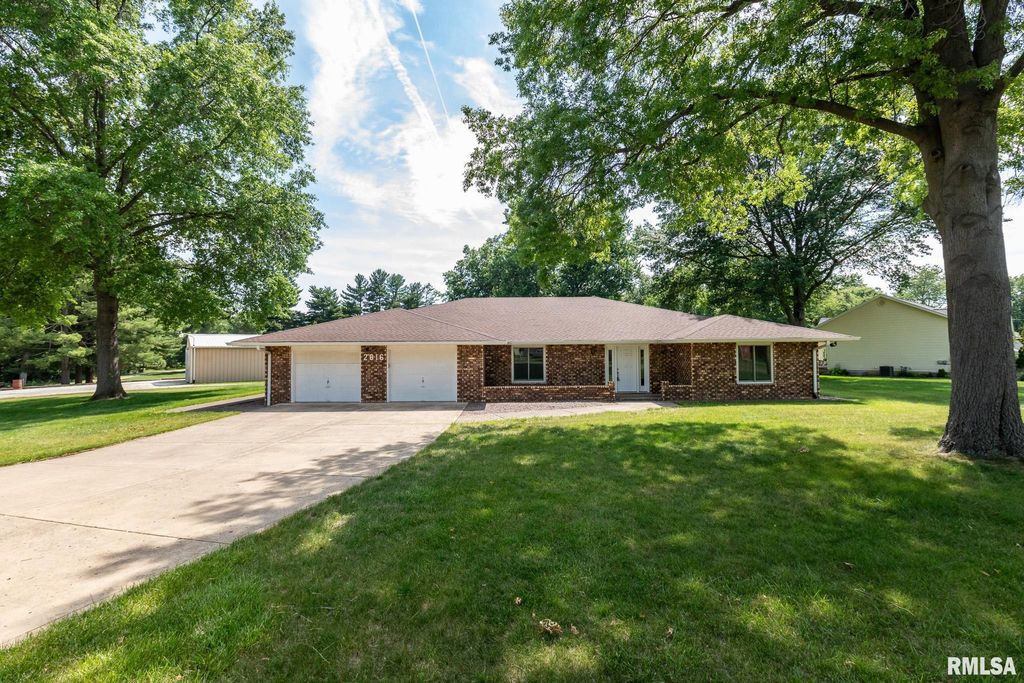 2816 SHERIDAN Road, Pekin, IL 61554