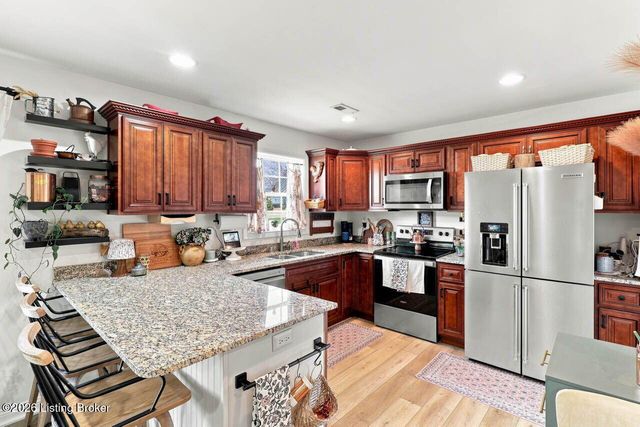 104 Sweetspire Dr, Mt Washington, KY 40047