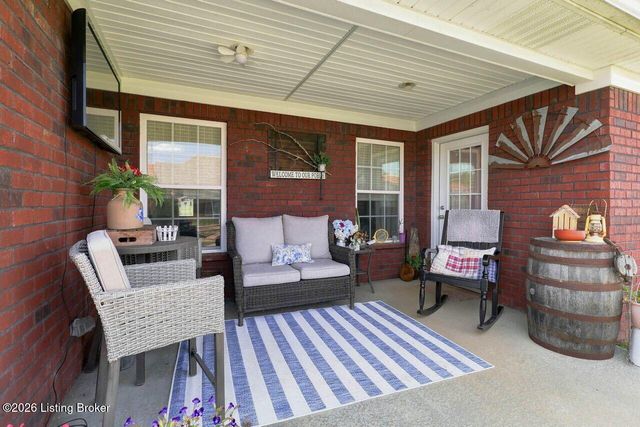 104 Sweetspire Dr, Mt Washington, KY 40047