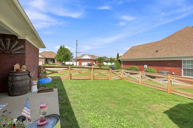 104 Sweetspire Dr, Mt Washington, KY 40047
