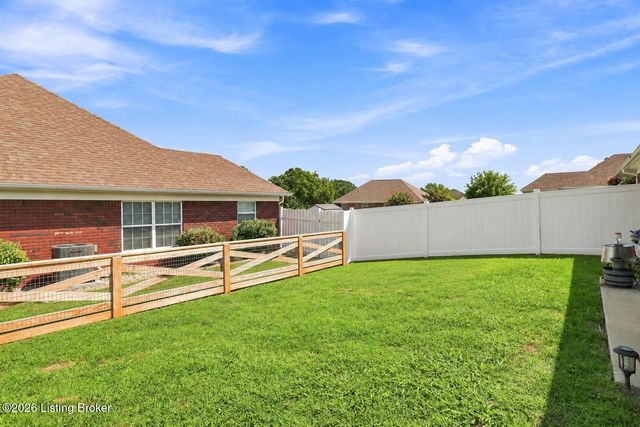 104 Sweetspire Dr, Mt Washington, KY 40047