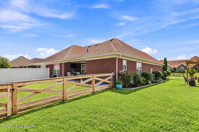 104 Sweetspire Dr, Mt Washington, KY 40047