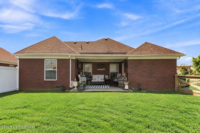 104 Sweetspire Dr, Mt Washington, KY 40047
