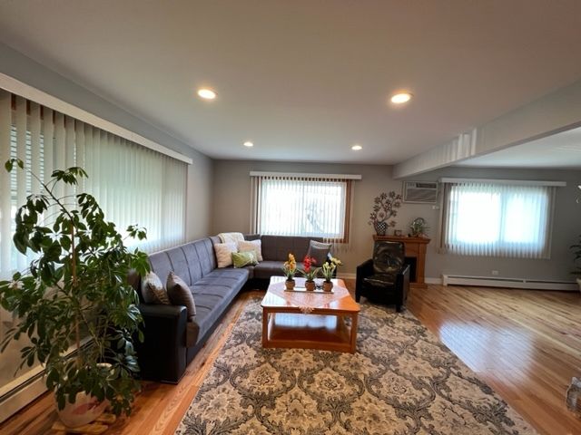 8887 N Grace Avenue 1, Niles, IL 60714
