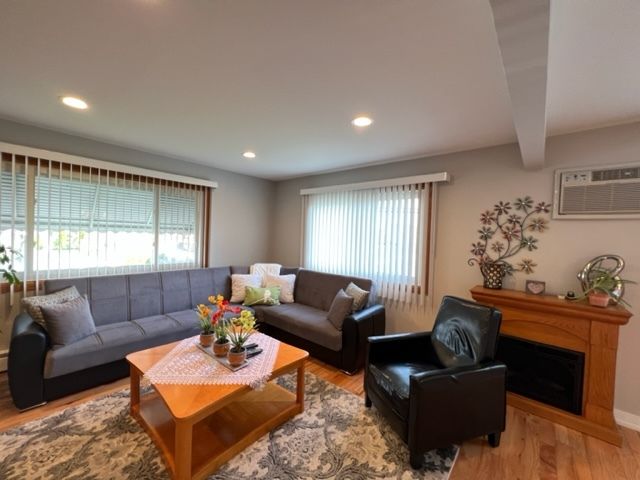 8887 N Grace Avenue 1, Niles, IL 60714