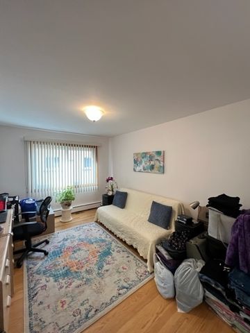8887 N Grace Avenue 1, Niles, IL 60714