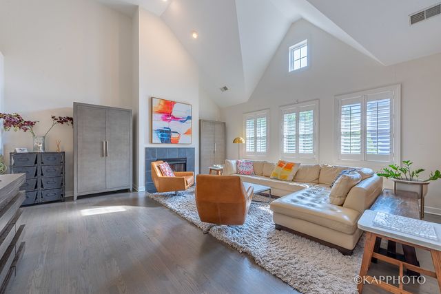 1942 S Prairie Avenue 3, Chicago, IL 60616