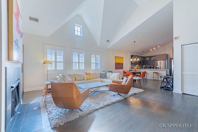 1942 S Prairie Avenue 3, Chicago, IL 60616