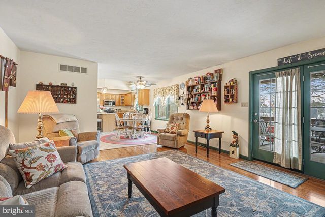 107 SUMMER HOUSE LN, York, PA 17408