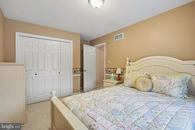 107 SUMMER HOUSE LN, York, PA 17408