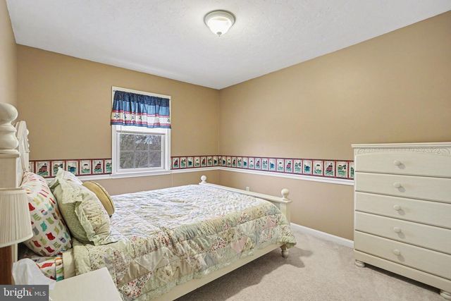 107 SUMMER HOUSE LN, York, PA 17408