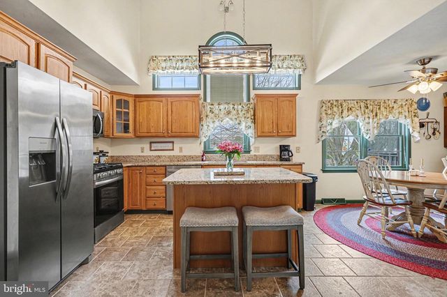 107 SUMMER HOUSE LN, York, PA 17408