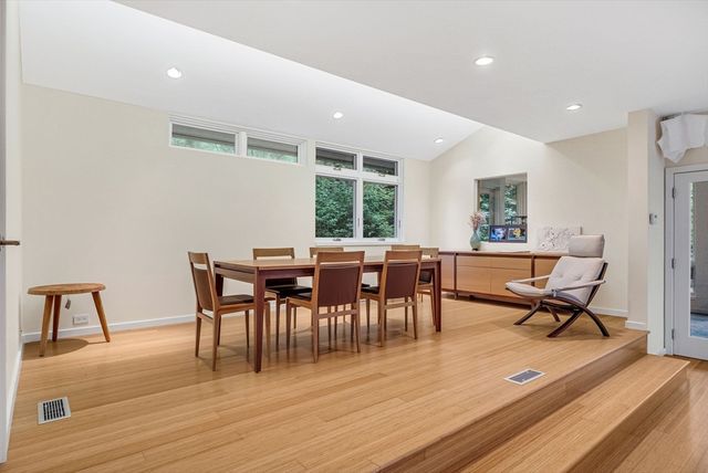 28 Kesseler Way, Newton, MA 02467