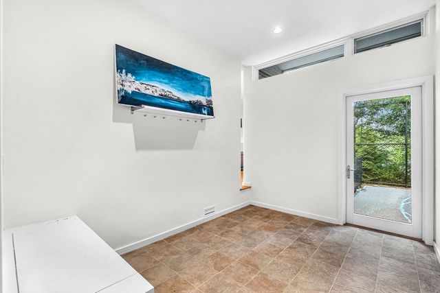 28 Kesseler Way, Newton, MA 02467