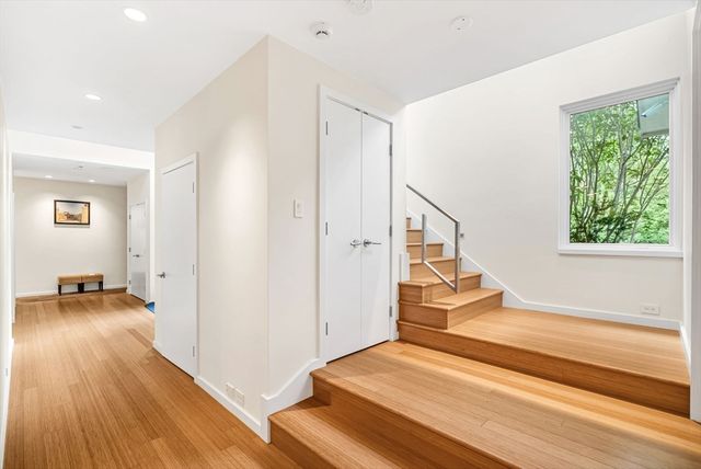 28 Kesseler Way, Newton, MA 02467