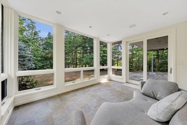 28 Kesseler Way, Newton, MA 02467
