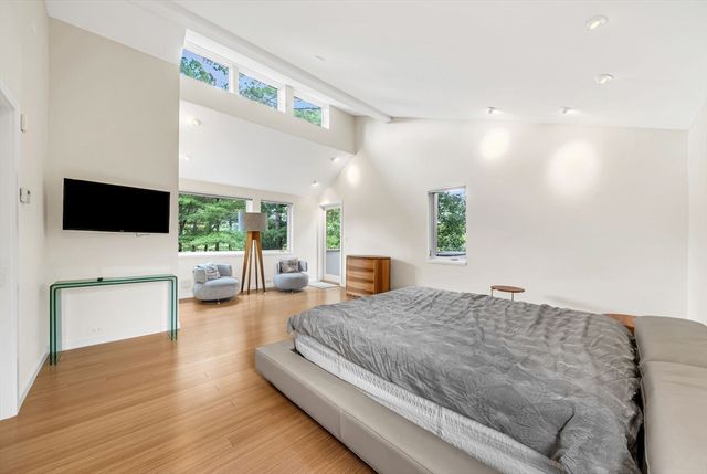 28 Kesseler Way, Newton, MA 02467