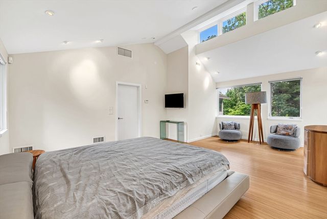 28 Kesseler Way, Newton, MA 02467