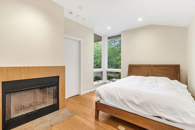 28 Kesseler Way, Newton, MA 02467