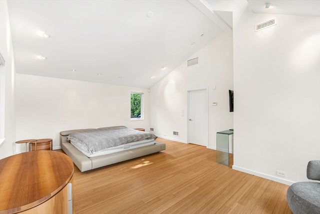 28 Kesseler Way, Newton, MA 02467