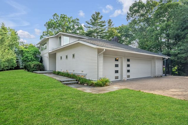 28 Kesseler Way, Newton, MA 02467