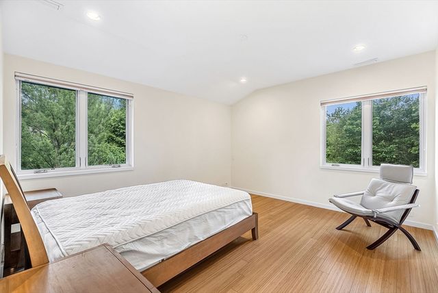 28 Kesseler Way, Newton, MA 02467