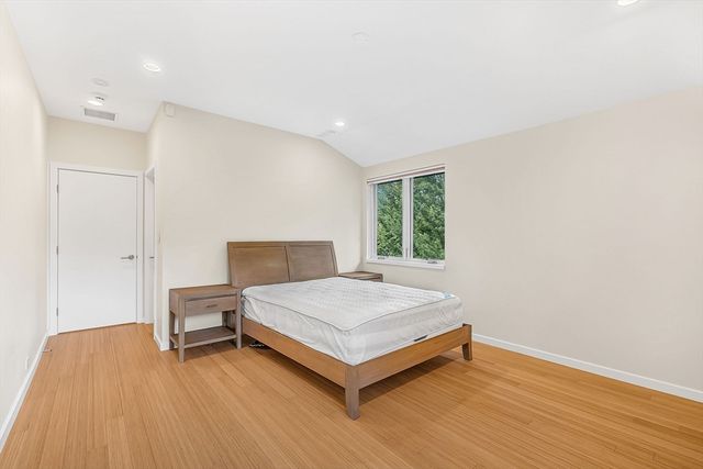 28 Kesseler Way, Newton, MA 02467