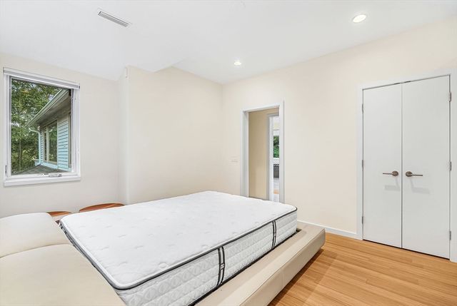 28 Kesseler Way, Newton, MA 02467