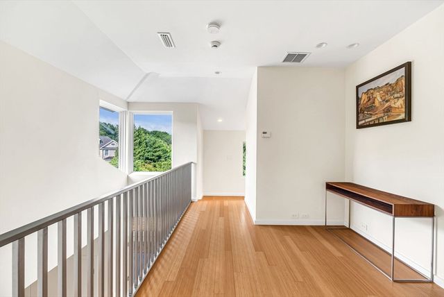 28 Kesseler Way, Newton, MA 02467