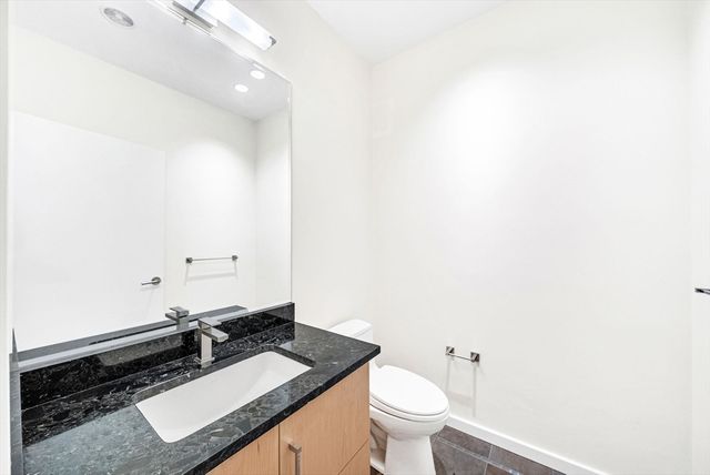 28 Kesseler Way, Newton, MA 02467