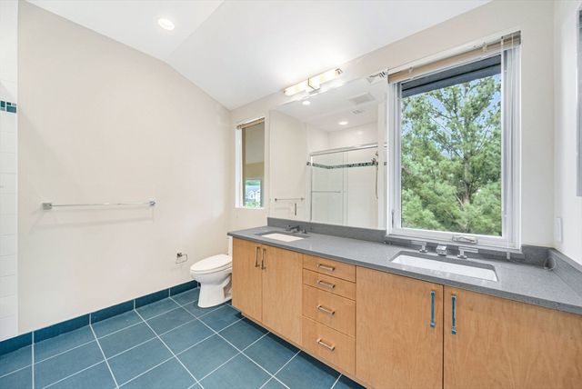 28 Kesseler Way, Newton, MA 02467