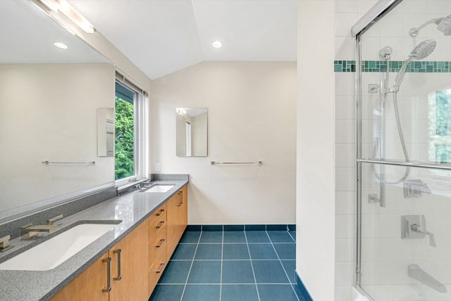 28 Kesseler Way, Newton, MA 02467