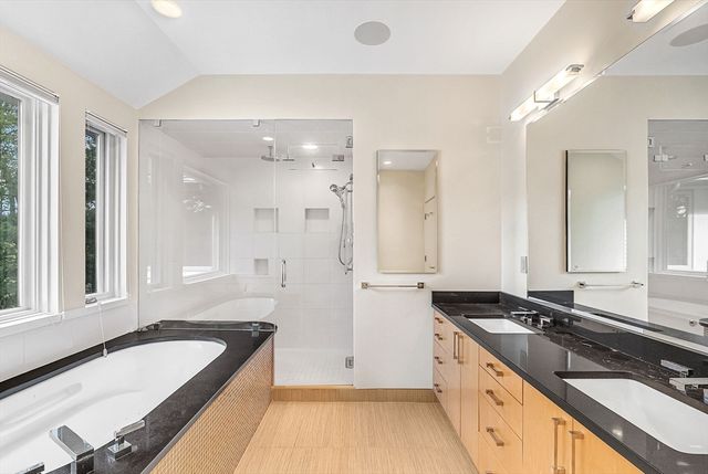 28 Kesseler Way, Newton, MA 02467