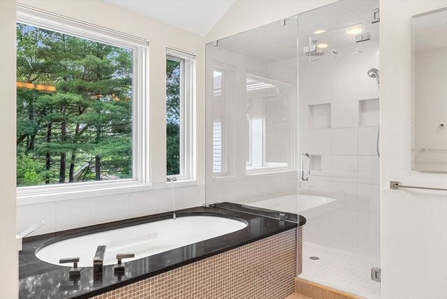 28 Kesseler Way, Newton, MA 02467