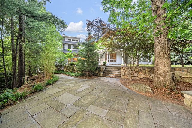 28 Kesseler Way, Newton, MA 02467