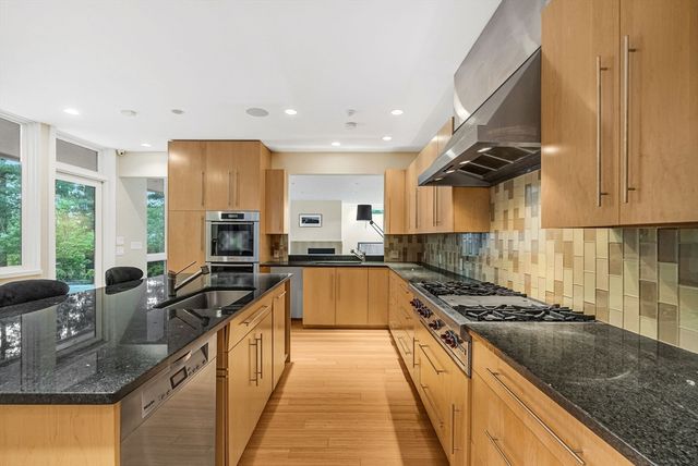 28 Kesseler Way, Newton, MA 02467