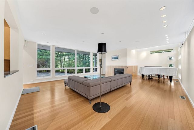 28 Kesseler Way, Newton, MA 02467