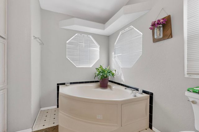 622 N Hazel Street, Los Lunas, NM 87031