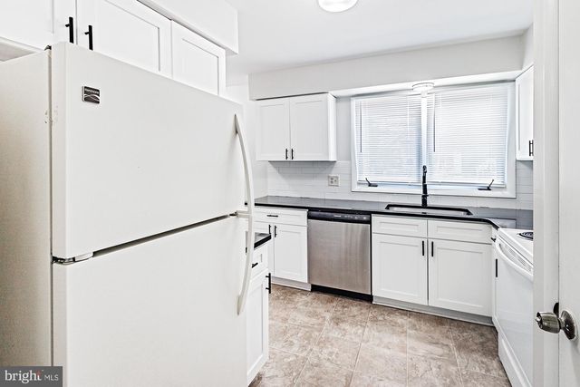 33 FOXTAIL CT, Newark, DE 19711